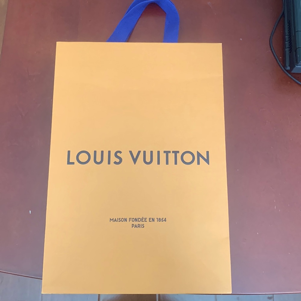 Preowned LV set of man and women wallet with boxes and bag